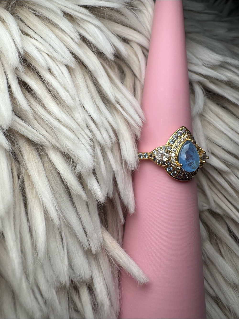 Gold Ring - Picture 2 of 6